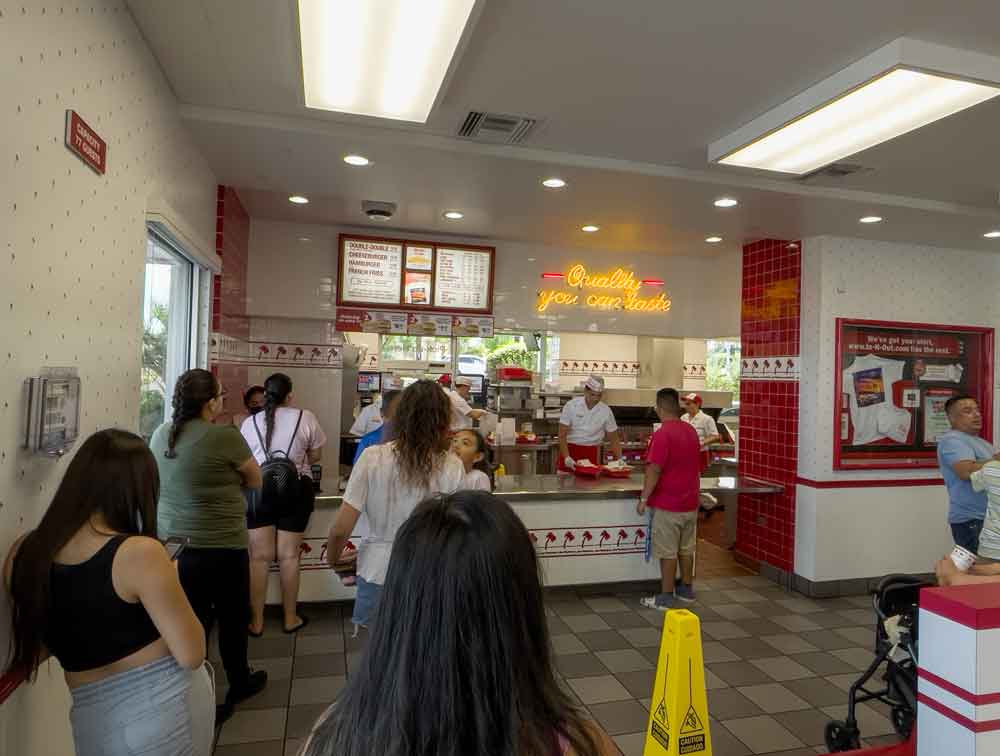 In n Out Flamingo Line